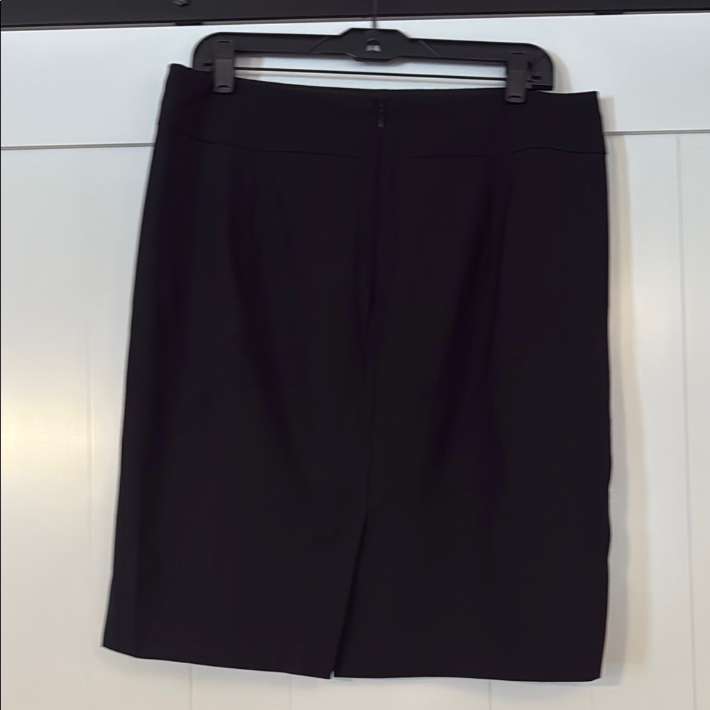 Banana Republic Elegant Black Women's Skirt - Picture 2 of 4